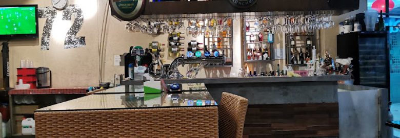 72 Bar & Restaurant