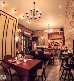 Monsieur Bar & Restaurant
