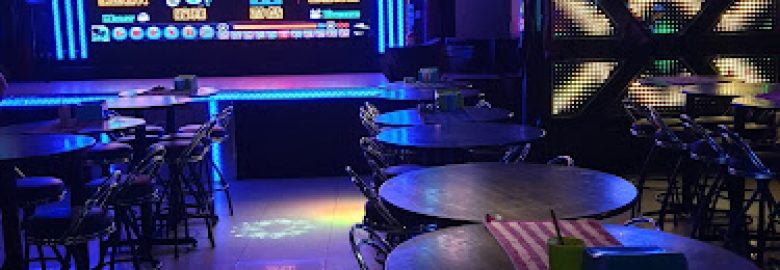 Blue Diamond Pub & Lounge 蓝宝石